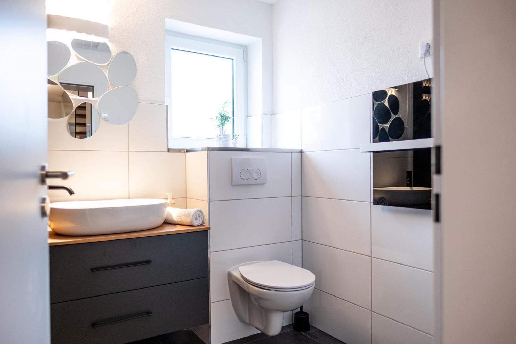 Klassen Apartments! Stadtnahes Ferienhaus* Mit Terrasse In Aulendorf * Fuer 6-8 Personen Екстер'єр фото