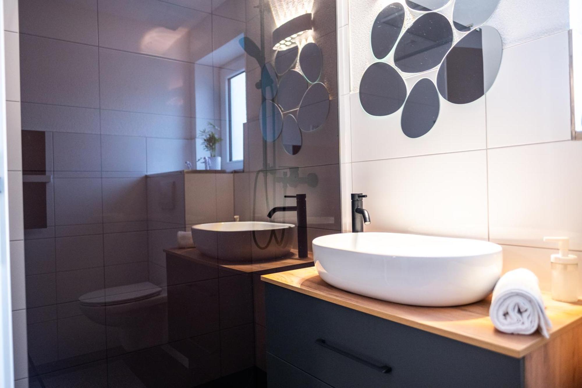 Klassen Apartments! Stadtnahes Ferienhaus* Mit Terrasse In Aulendorf * Fuer 6-8 Personen Екстер'єр фото