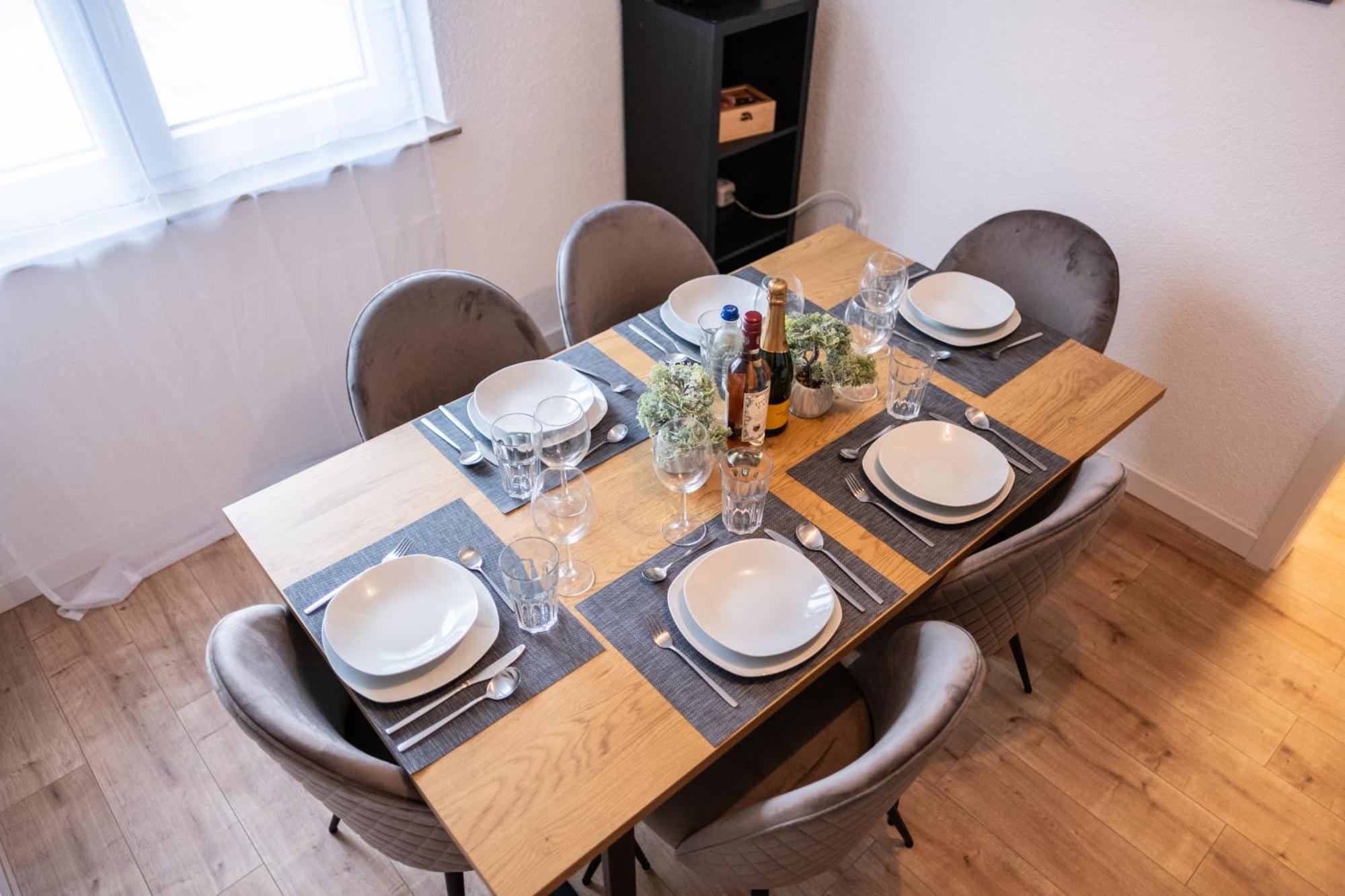 Klassen Apartments! Stadtnahes Ferienhaus* Mit Terrasse In Aulendorf * Fuer 6-8 Personen Екстер'єр фото
